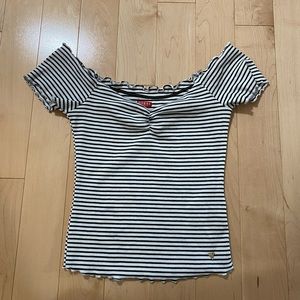 GUESS stripped off the shoulder top